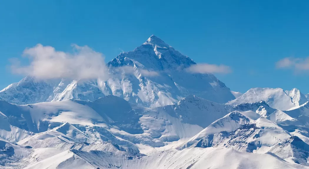 Curiozitati despre cel mai inalt munte din lume