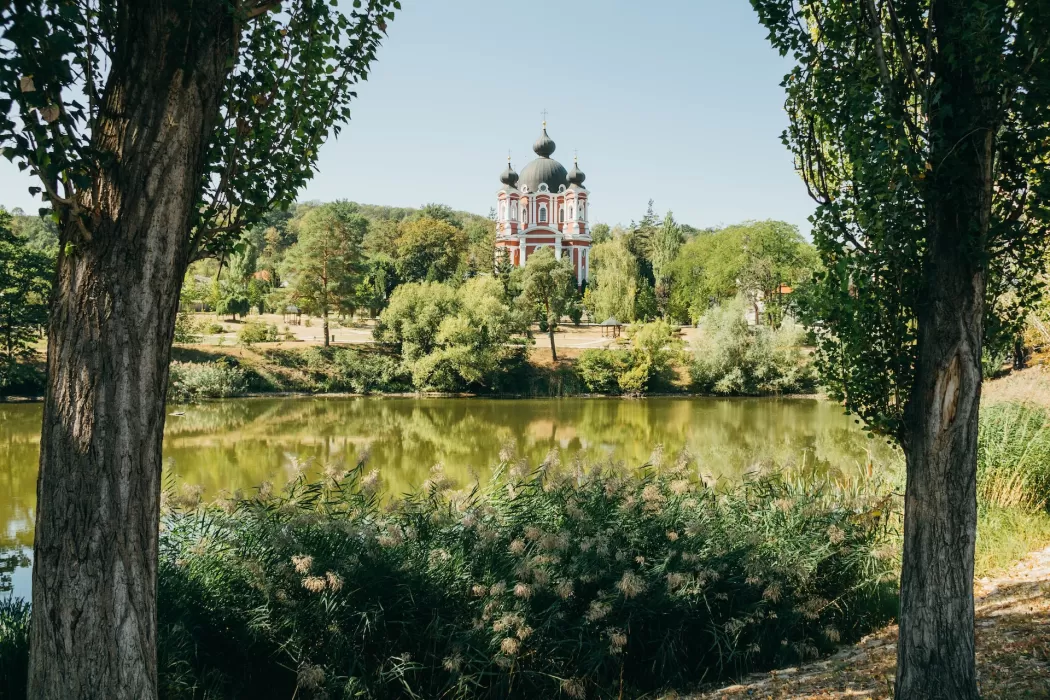 Descoperă care sunt cele mai frumoase mănăstiri din Moldova pe care le poți vizita